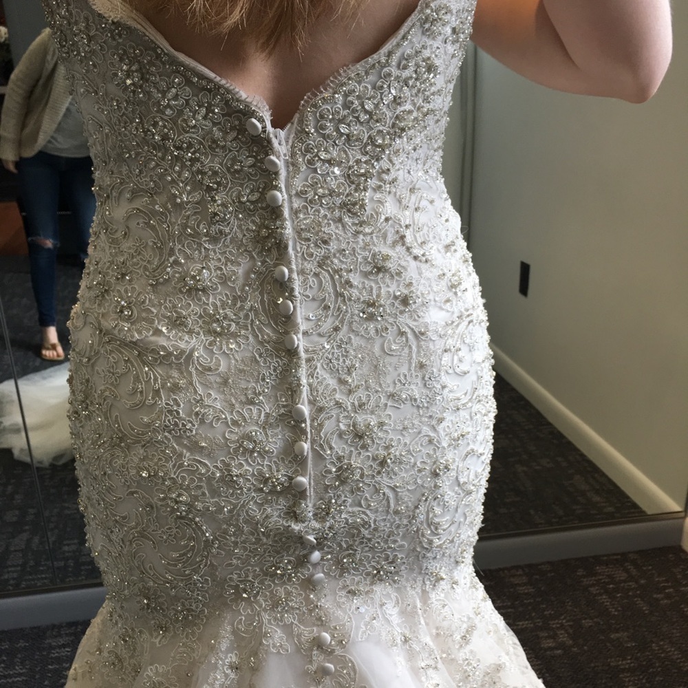 Liv Harris wedding gown - Picture 7 of 8